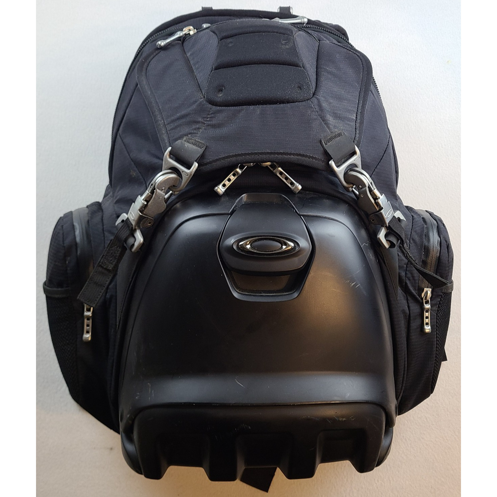 RARE Code Red Oakley Lunchbox Cooler Heavy Duty Tactical Backpack Gorpcore Hard RARE Code Red Oakley Lunchbox Cooler Heavy Duty Tactical Backpack Gorpcore Hard
