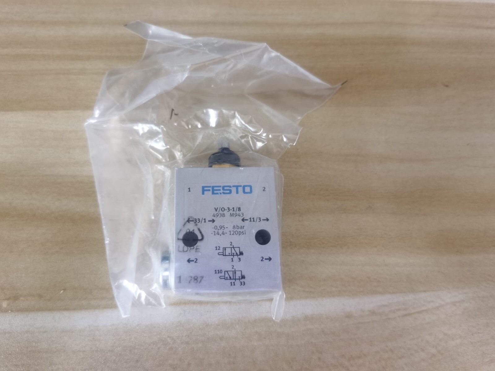 1PC New Festo  V/O-3-1/8 4938  Valve Brand