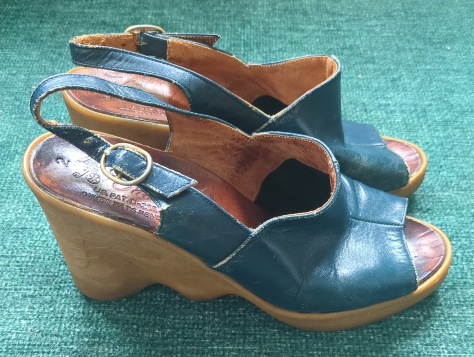Vintage FAMOLARE Hi-Up Women\'s 6 Blue Leather Wedge Sandals Slingback Italy Vintage FAMOLARE Hi-Up Women\'s 6 Blue Leather Wedge Sandals Slingback Italy