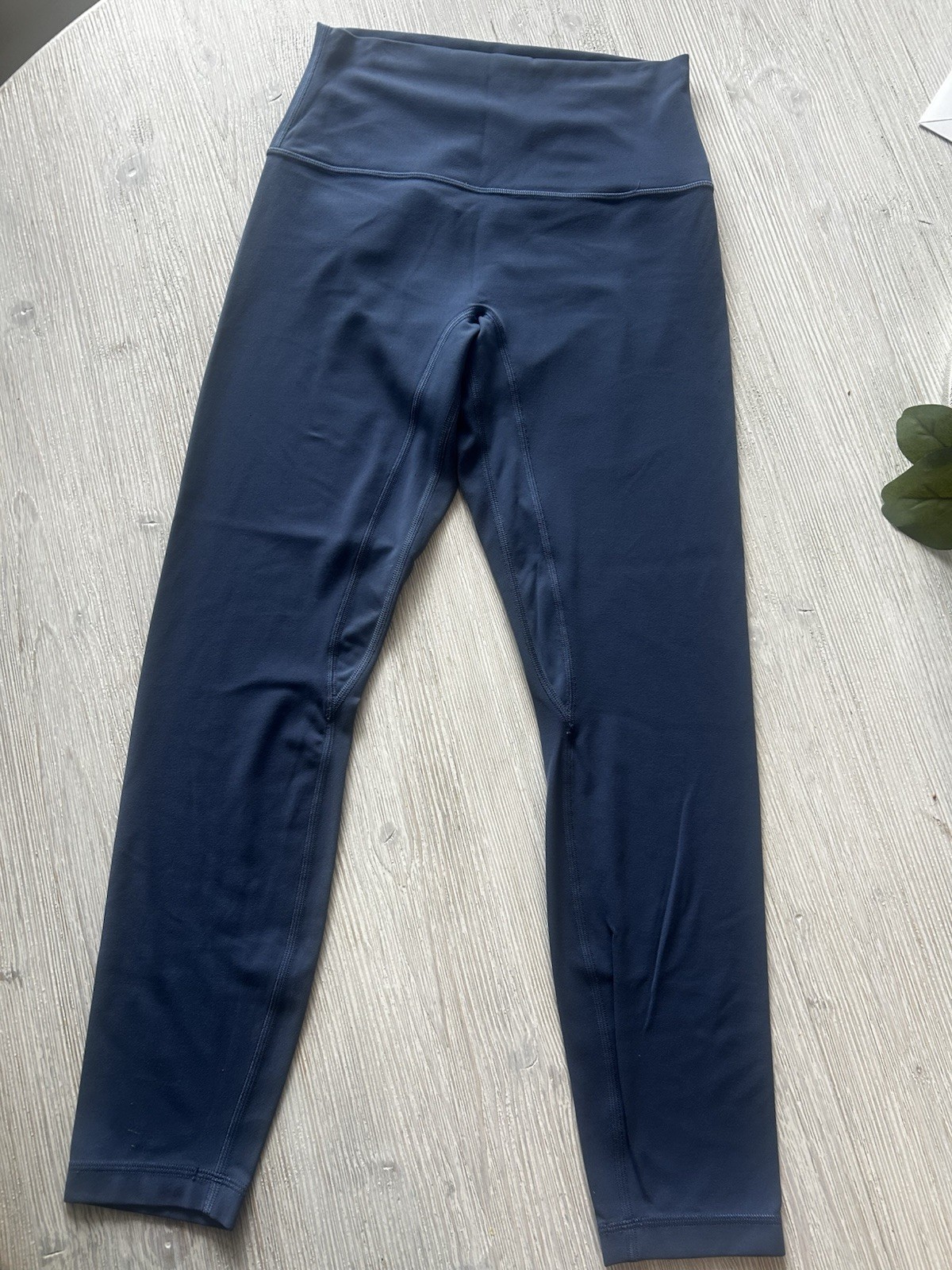 lululemon athletica Navy High-Rise Pull-On Leggings 23\ lululemon athletica Navy High-Rise Pull-On Leggings 23\