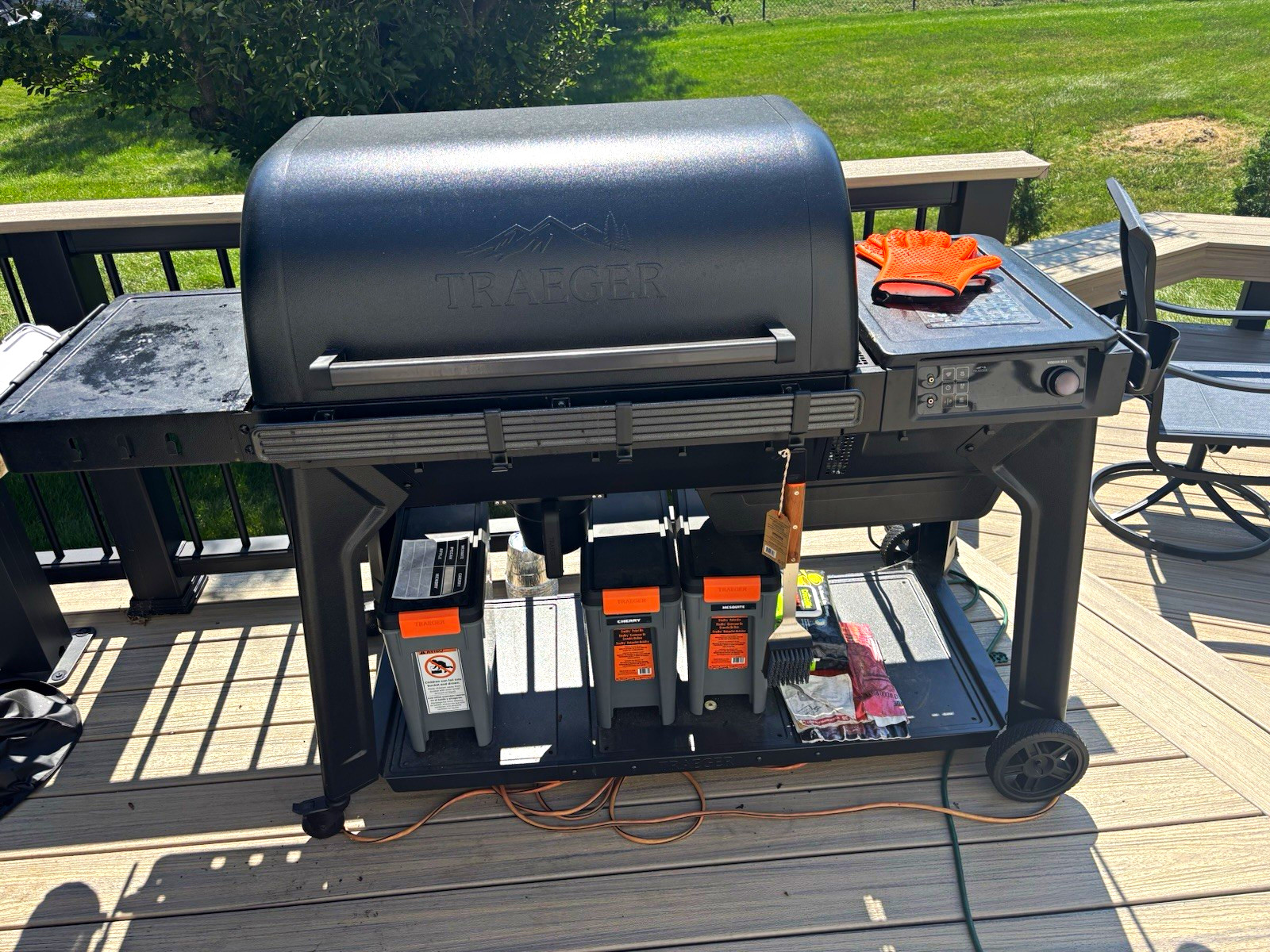 Traeger Woodridge Pro WiFi Digital Pellet Grill, Cover and Accesories included