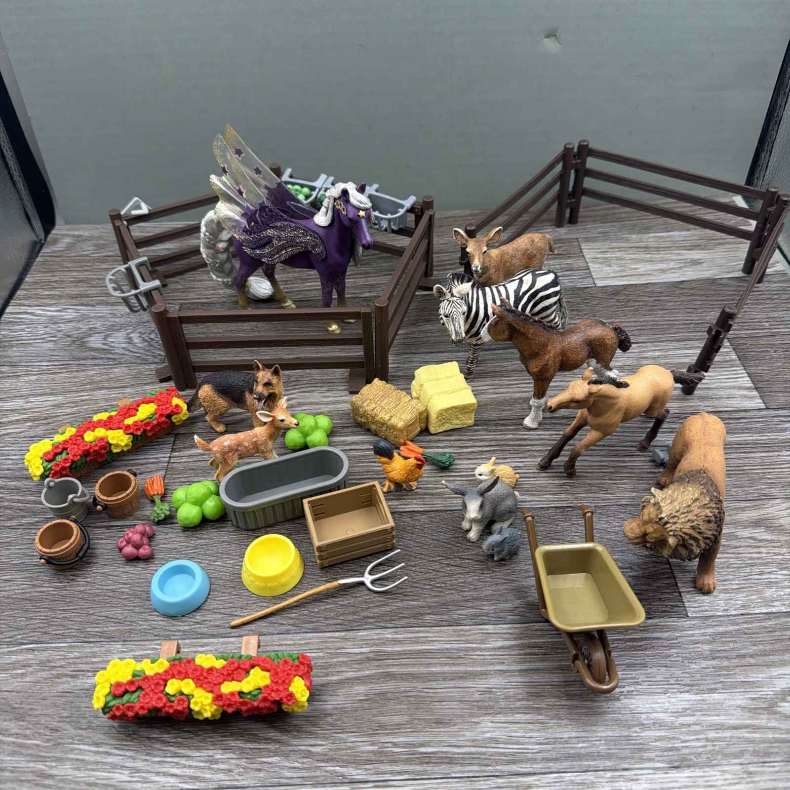 Lot of Schleich Animals And Accessories Lot of Schleich Animals And Accessories