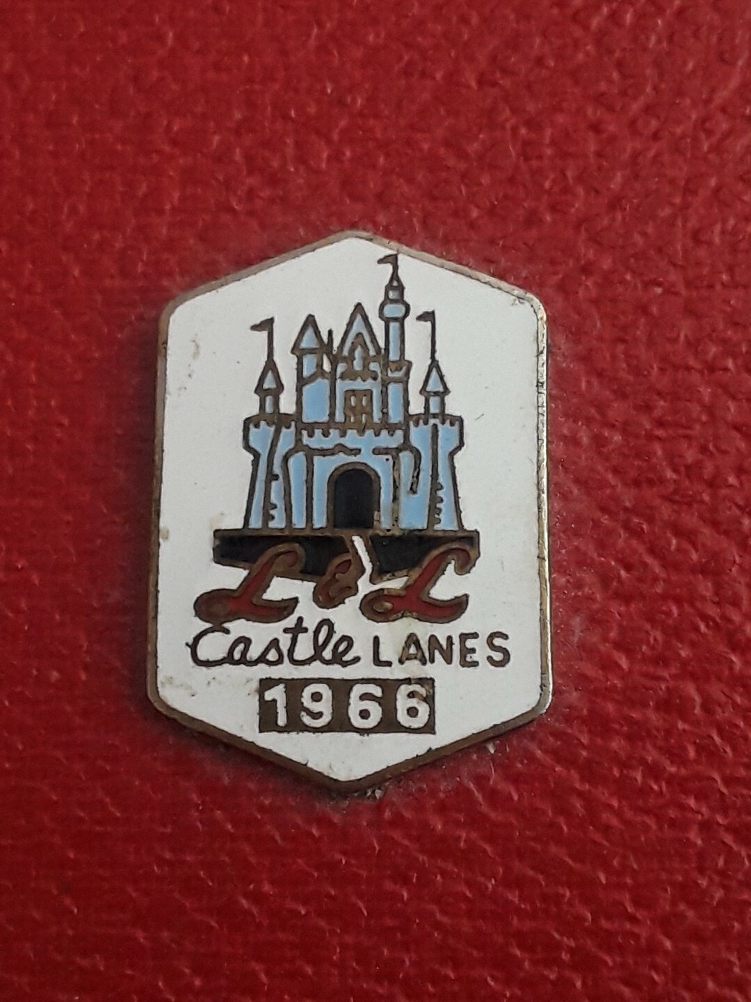 VTG 60s ENDURA DISNEY L&L CASTLE LANES TRAVEL ALARM CLOCK CLAM SHELL CASE JAPAN VTG 60s ENDURA DISNEY L&L CASTLE LANES TRAVEL ALARM CLOCK CLAM SHELL CASE JAPAN