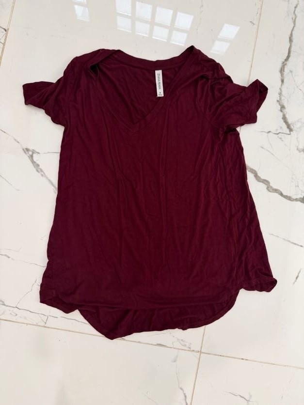 Zenana Premium Burgundy V-Neck Top Women\'s M Zenana Premium Burgundy V-Neck Top Women\'s M
