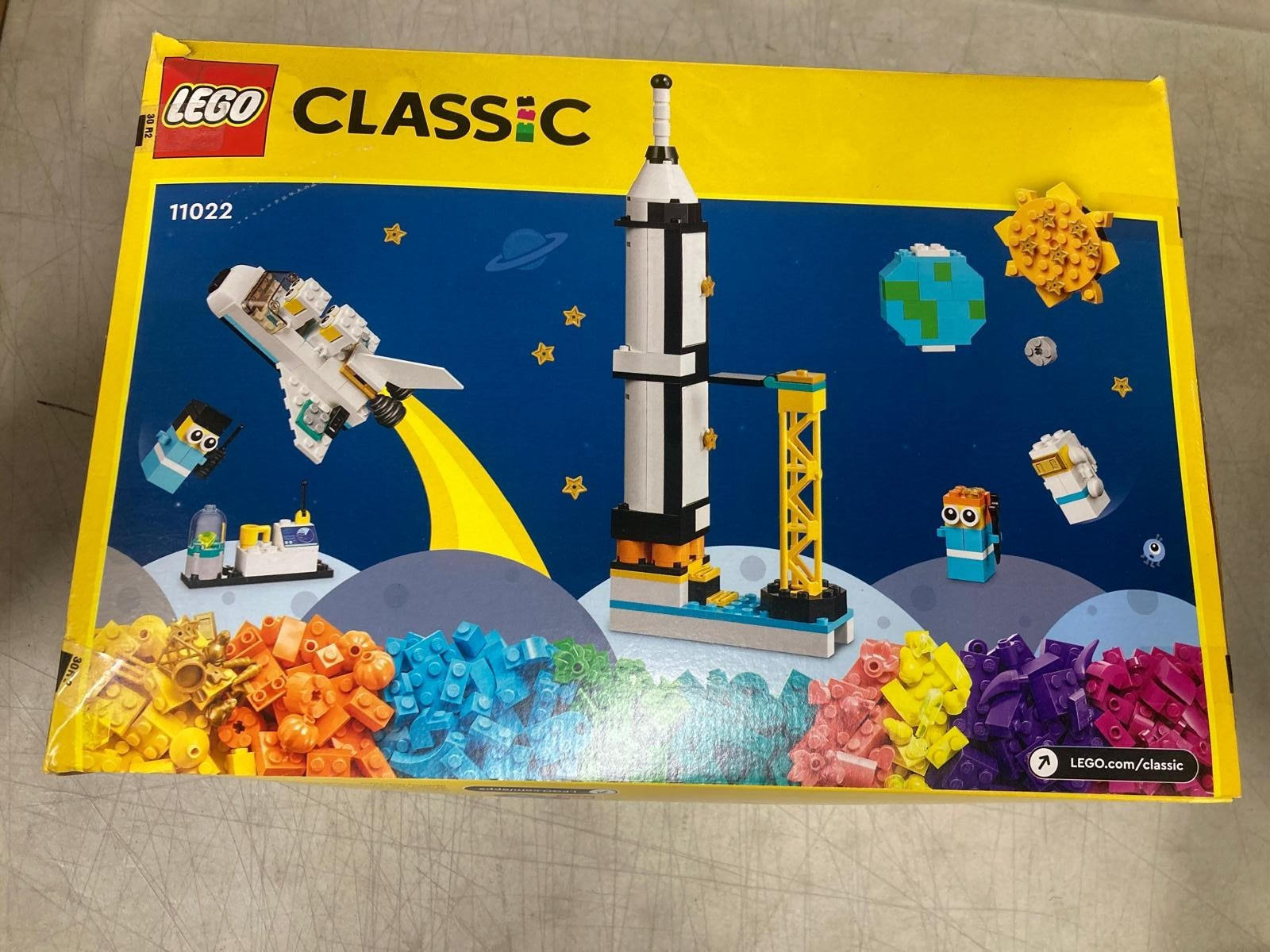 Lego Classic 11022 Space Mission 1700pcs [Never opened slight box damage]