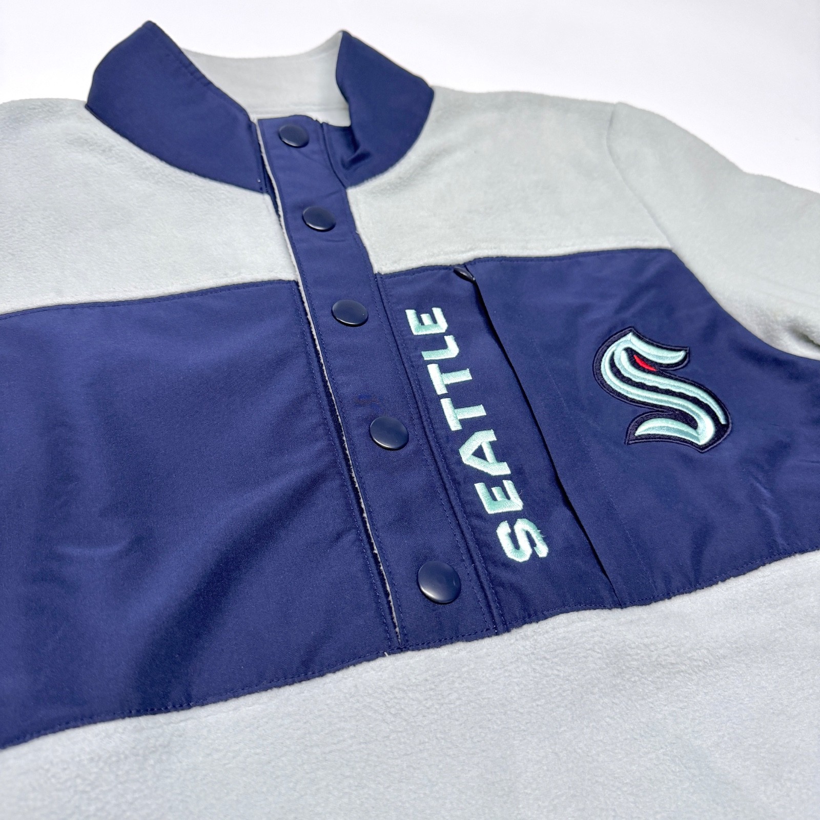 NWT Men's SEATTLE KRAKEN Hockey NHL Zip-Pocket Polar-Fleece Jacket Sweater LARGE NWT Men's SEATTLE KRAKEN Hockey NHL Zip-Pocket Polar-Fleece Jacket Sweater LARGE