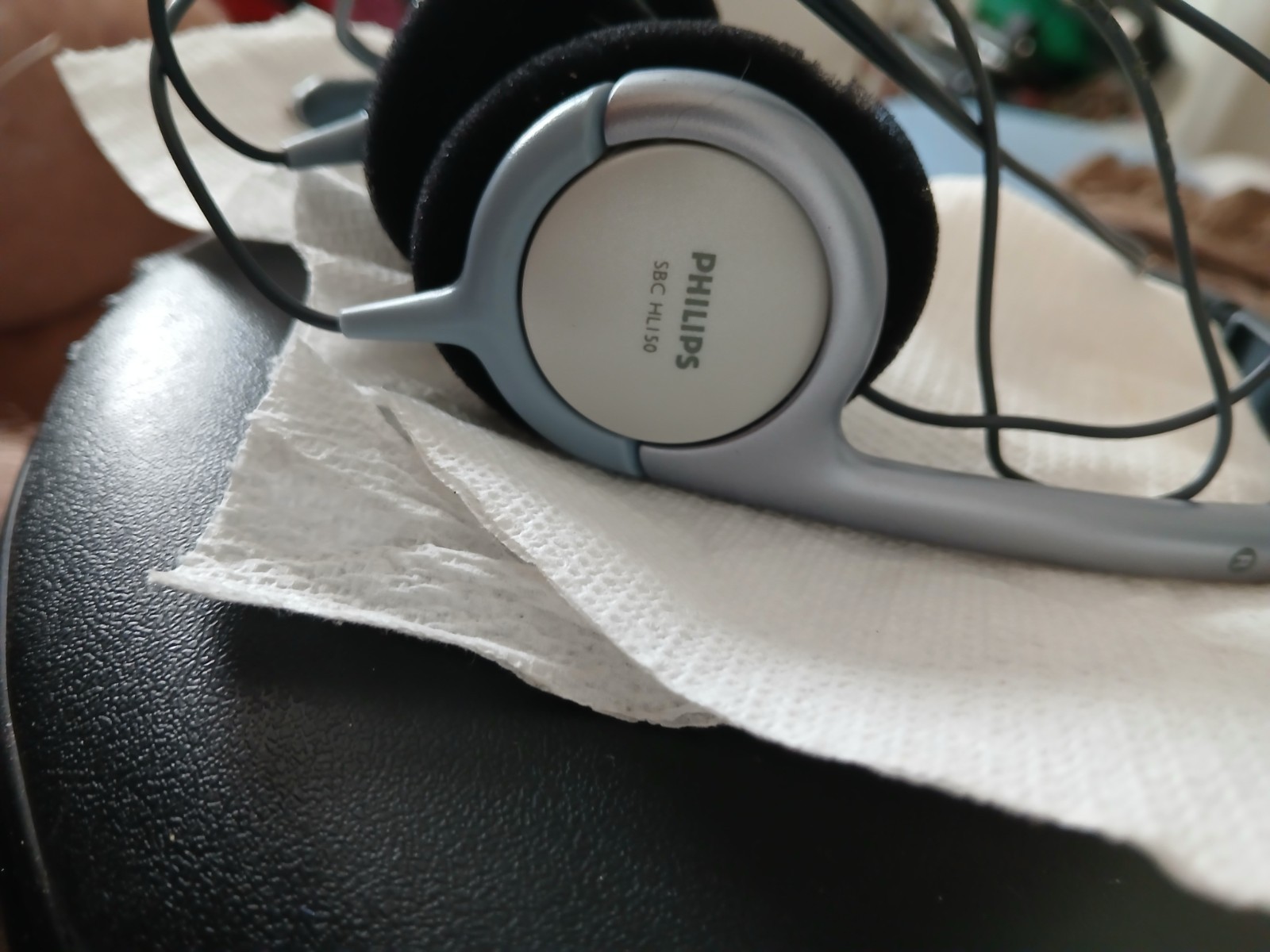 Philips SBC HL150 Foldable Headphones Collapsible Headband Over the Ear Headset