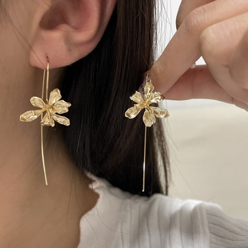 Women\'s Iris Flower Pendant Earrings Golden Fashion Jewelry Alloy Eardrop