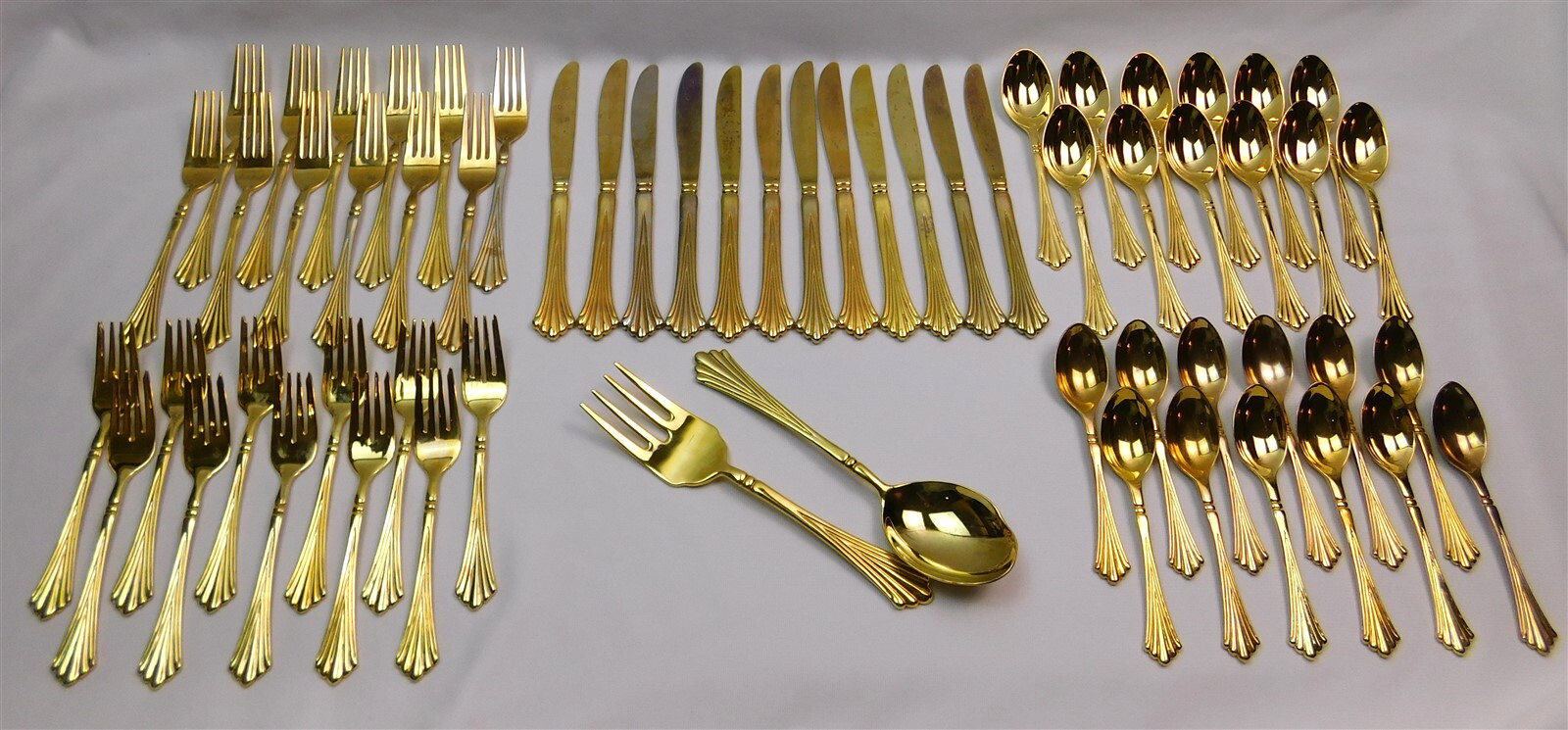 61 Pcs GOLDEN ROYAL PLUME Int\'l Silver Stainless Steel Flatware Service For 11