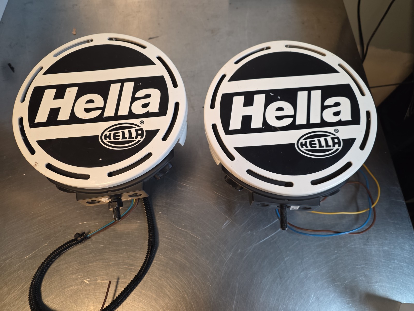HELLA Rallye 4000 Metal 8.8” Euro Driving Lights Pair H1 301-141 820-03 Covers HELLA Rallye 4000 Metal 8.8” Euro Driving Lights Pair H1 301-141 820-03 Covers