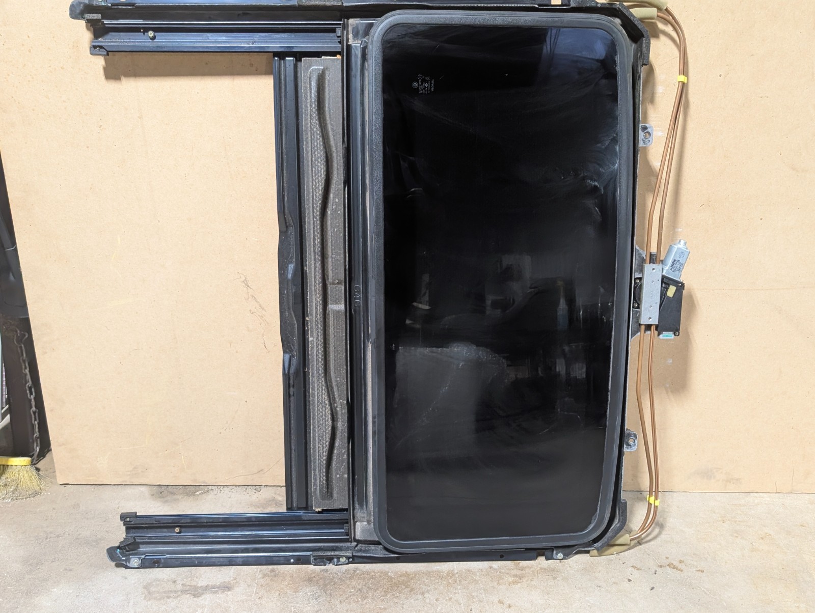 1998-2007 Lexus LX470 Toyota Land Cruiser Sunroof Roof Glass Assembly with Track