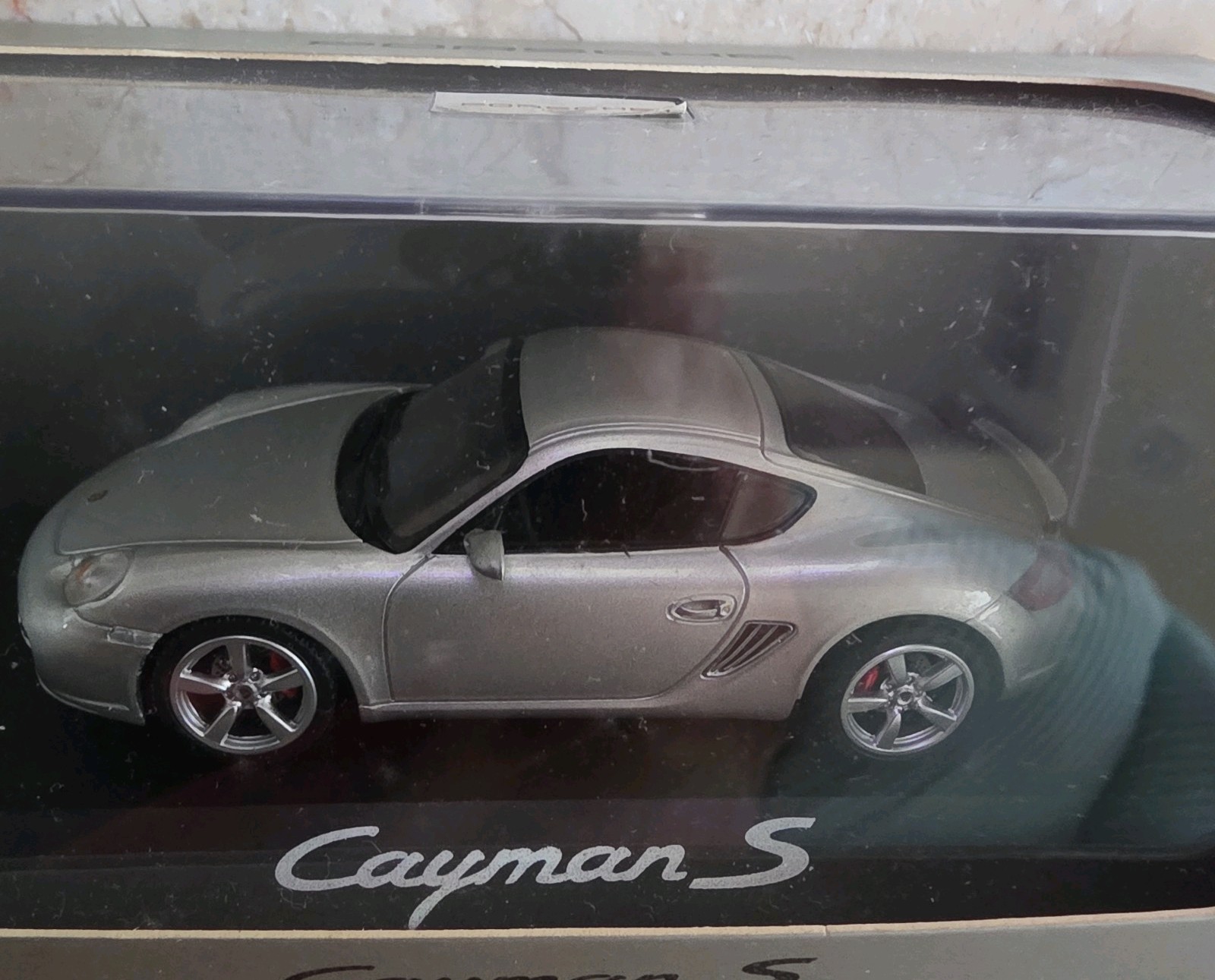1/43 Minichamps Porsche Cayman S (987) Silver Dealer Edition 