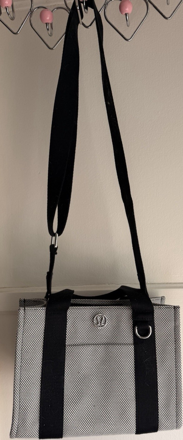 Lululemon two tone canvas mini tote 4.5L