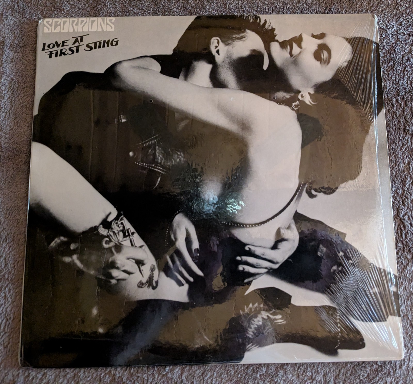 SCORPIONS - LOVE AT FIRST STING VINYL ALBUM MERCURY 422-814 981-1 M-1 1984 NM