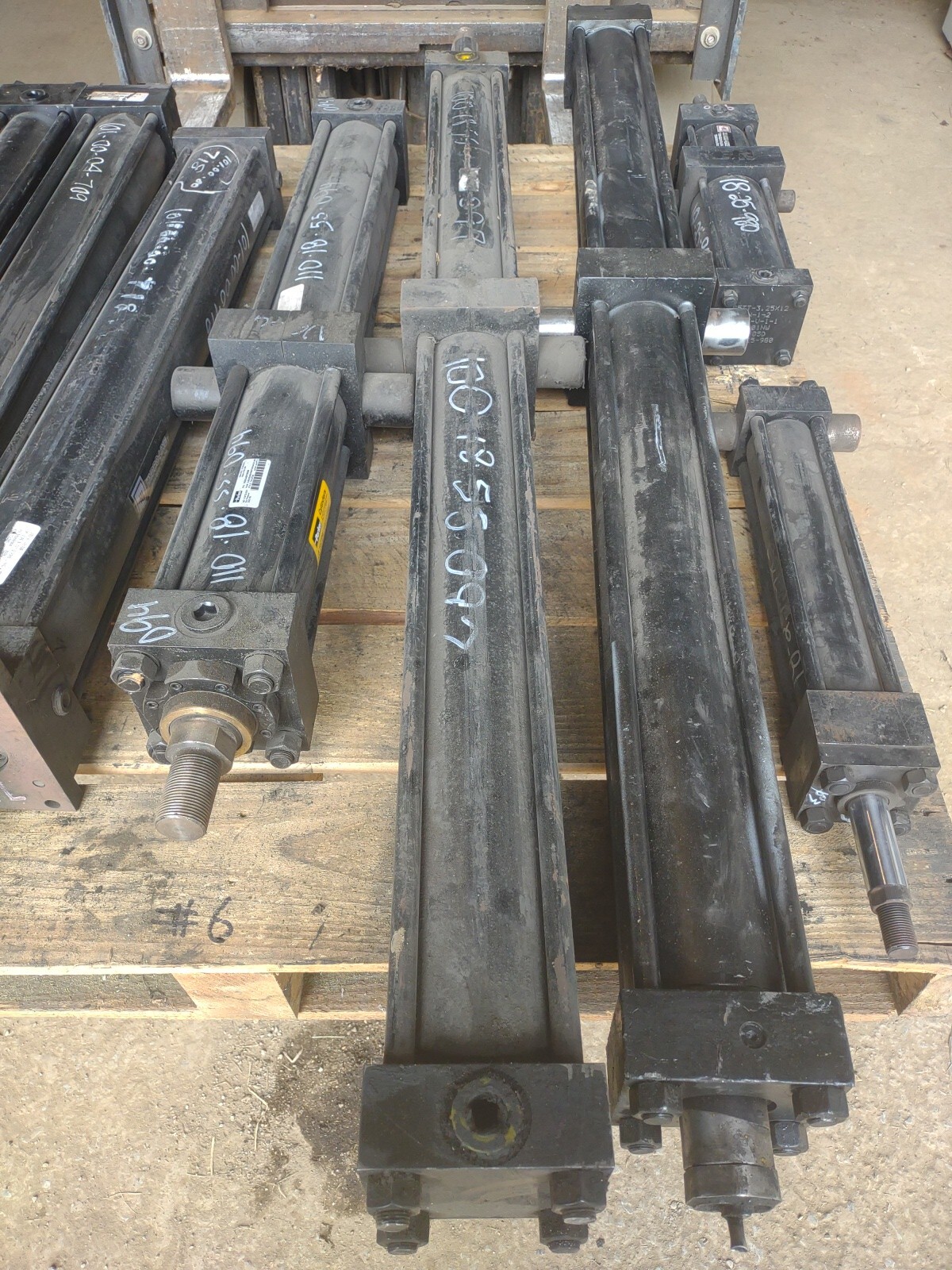 Huge Parker CYLINDER 1H000022197 3.25CDD2HDKTVS34AC49.000 OVER 5FT LONG Huge Parker CYLINDER 1H000022197 3.25CDD2HDKTVS34AC49.000 OVER 5FT LONG