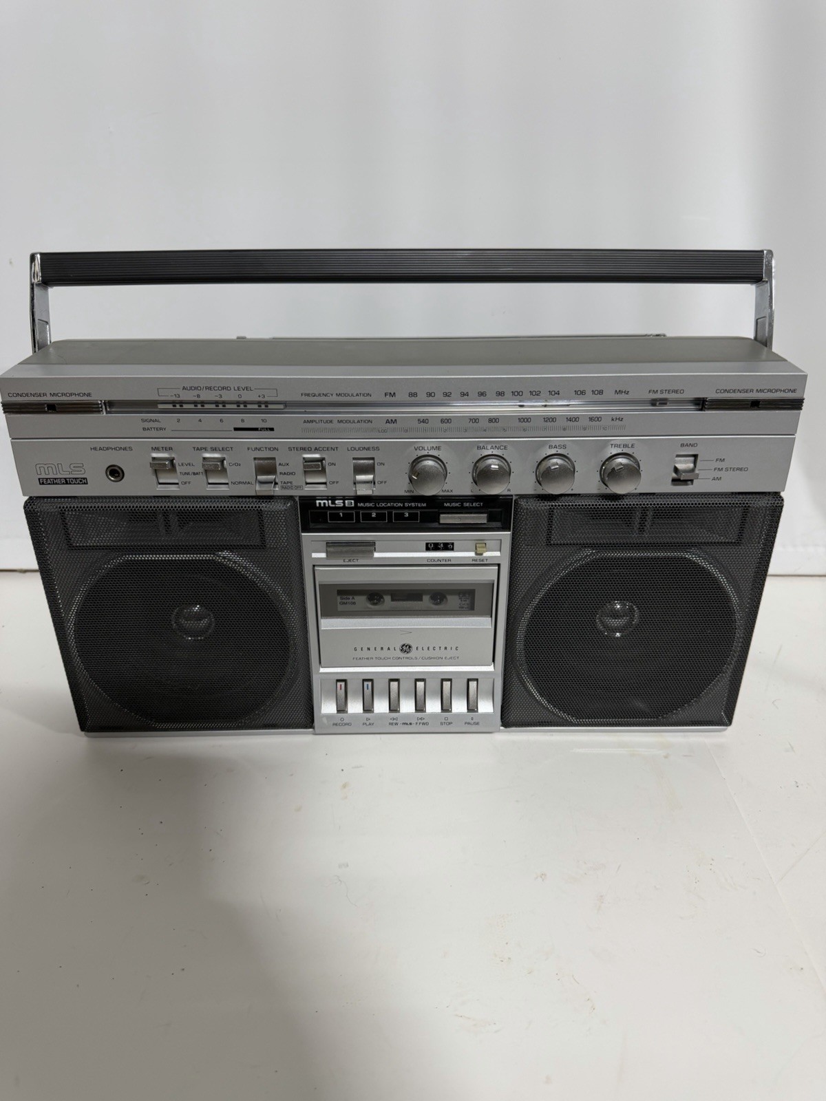 GE 3-5258A vintage boombox General Electric ghettoblaster 80s retro READ GE 3-5258A vintage boombox General Electric ghettoblaster 80s retro READ