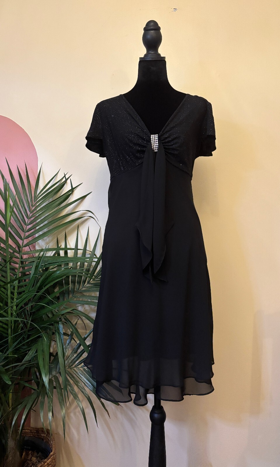 Women R&M Richards Black Chiffon Evening Dress Rhinestone Embellishment Size 8 Women R&M Richards Black Chiffon Evening Dress Rhinestone Embellishment Size 8