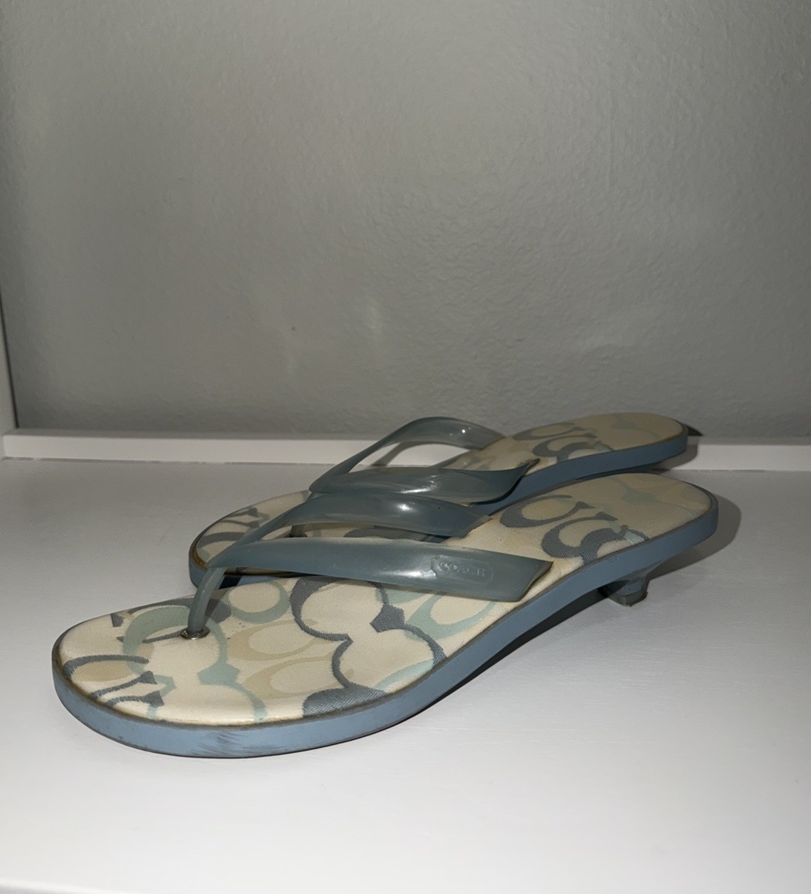 Vintage Coach Carin Jelly Thong Kitten Heel Flip-Flop Sandals Monogram C Sz 8.5 Vintage Coach Carin Jelly Thong Kitten Heel Flip-Flop Sandals Monogram C Sz 8.5