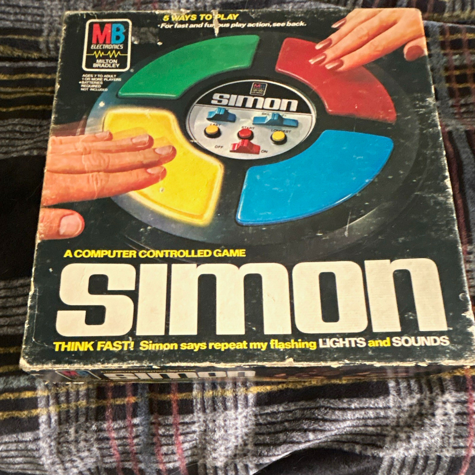 Milton Bradley Simon Handheld Electronic Game 1978 MPN 4850 Ages 7+ Milton Bradley Simon Handheld Electronic Game 1978 MPN 4850 Ages 7+