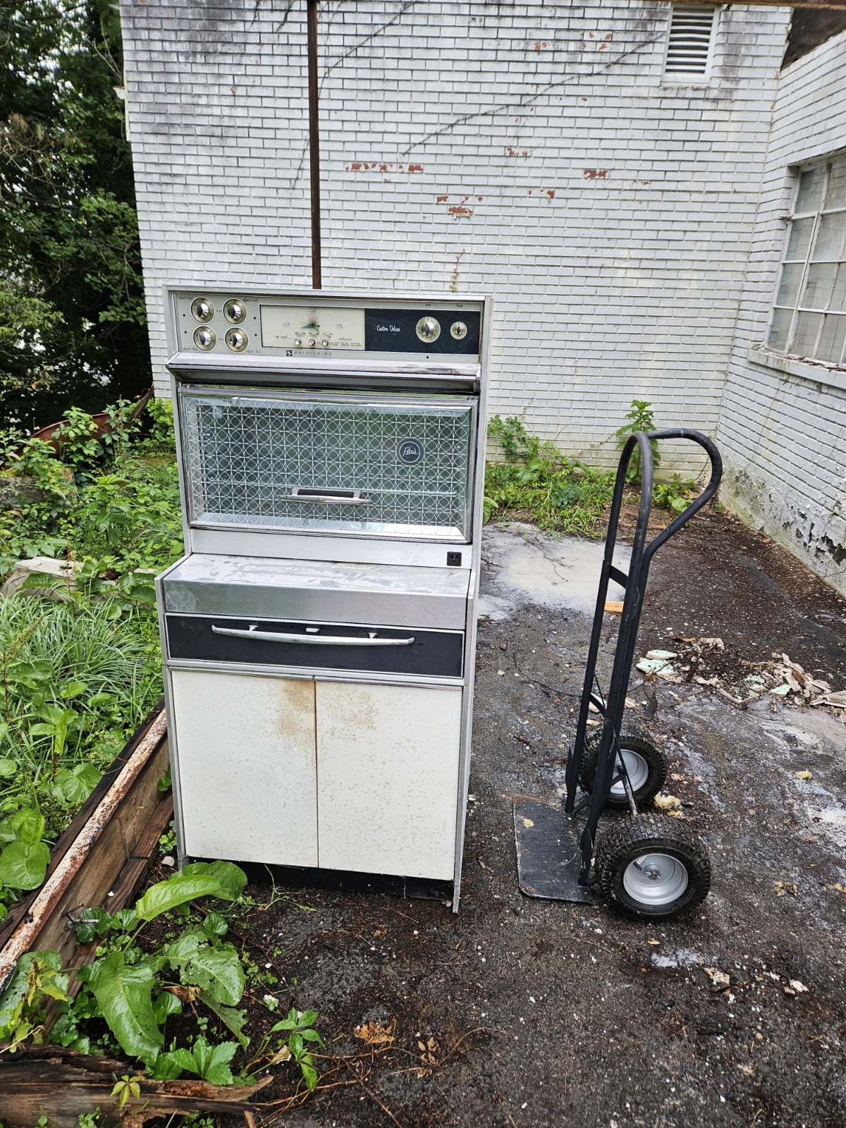 1950\'s Frigidaire  Flair Custom Range Should Work. Needs A Oven Element. As-is