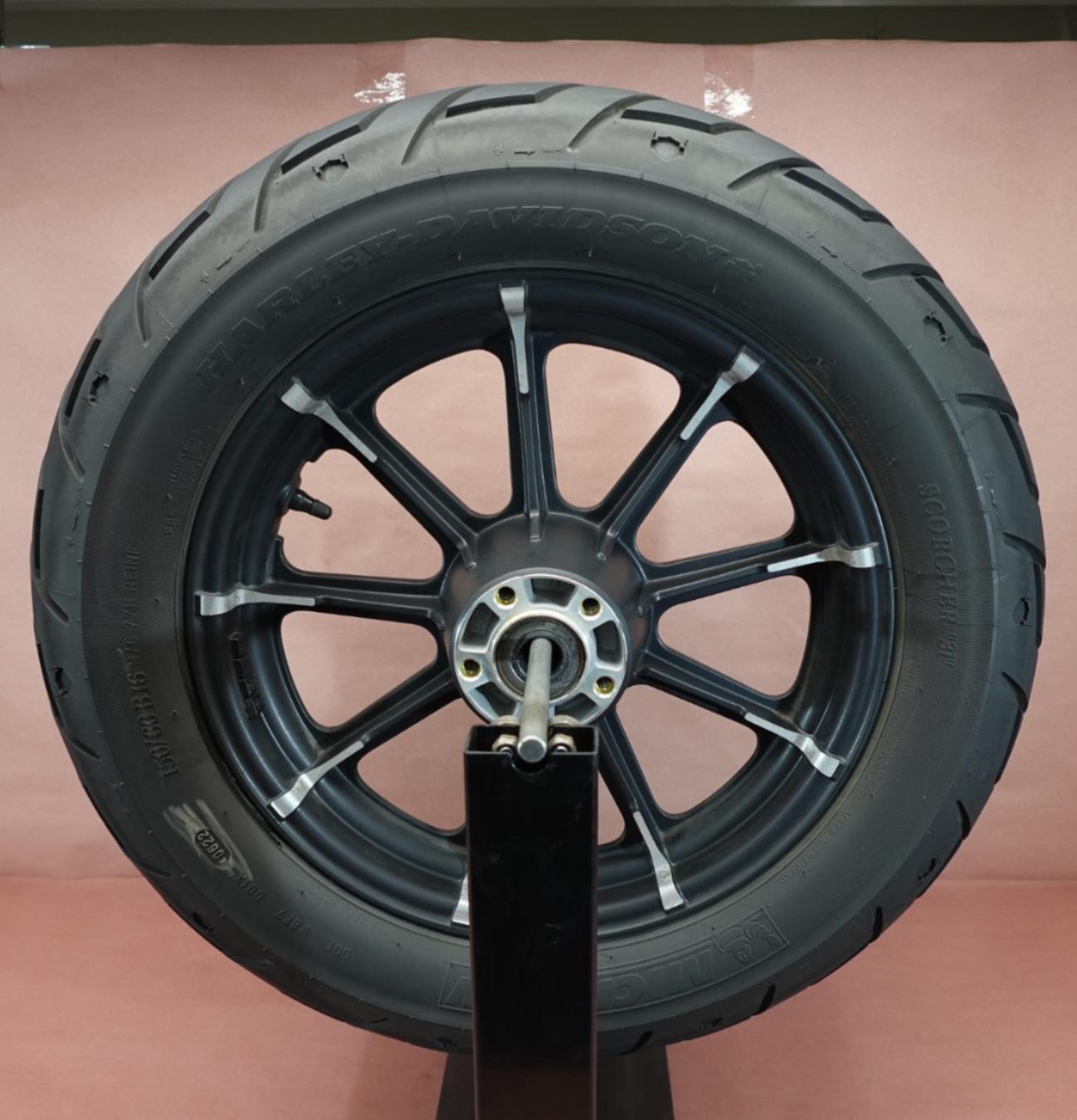 09-22 Harley Davidson Iron 883 XL883N Rear Michelin Tire Rim Wheel 150/80 B16