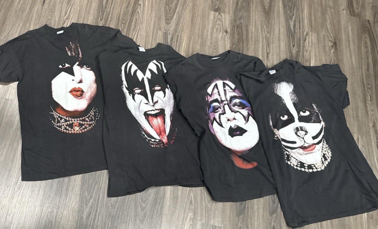 Vintage 2000 KISS Big Face Back Shirt Set All 4 Members. Size XXL (44) Vintage 2000 KISS Big Face Back Shirt Set All 4 Members. Size XXL (44)