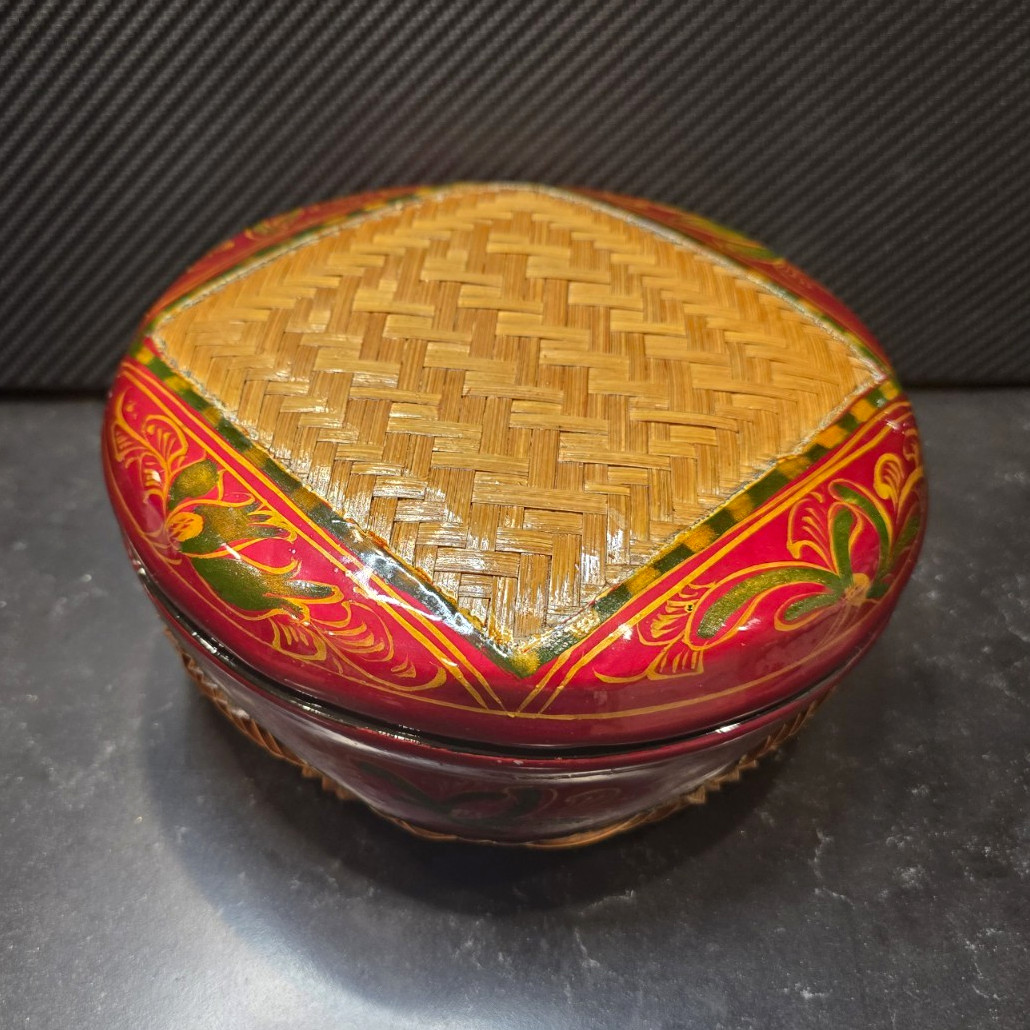 Vintage Hand Painted Red & Gold Laquered Parat Serving Bowl With Woven Weave Vintage Hand Painted Red & Gold Laquered Parat Serving Bowl With Woven Weave
