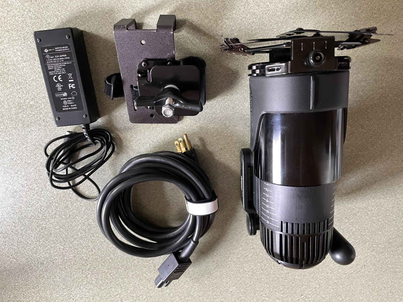 LOWEL PRO POWER LED DAYLIGHT (SLJ35) - OPEN BOX- SPOTLIGHT/BACKLIGHT W LENS