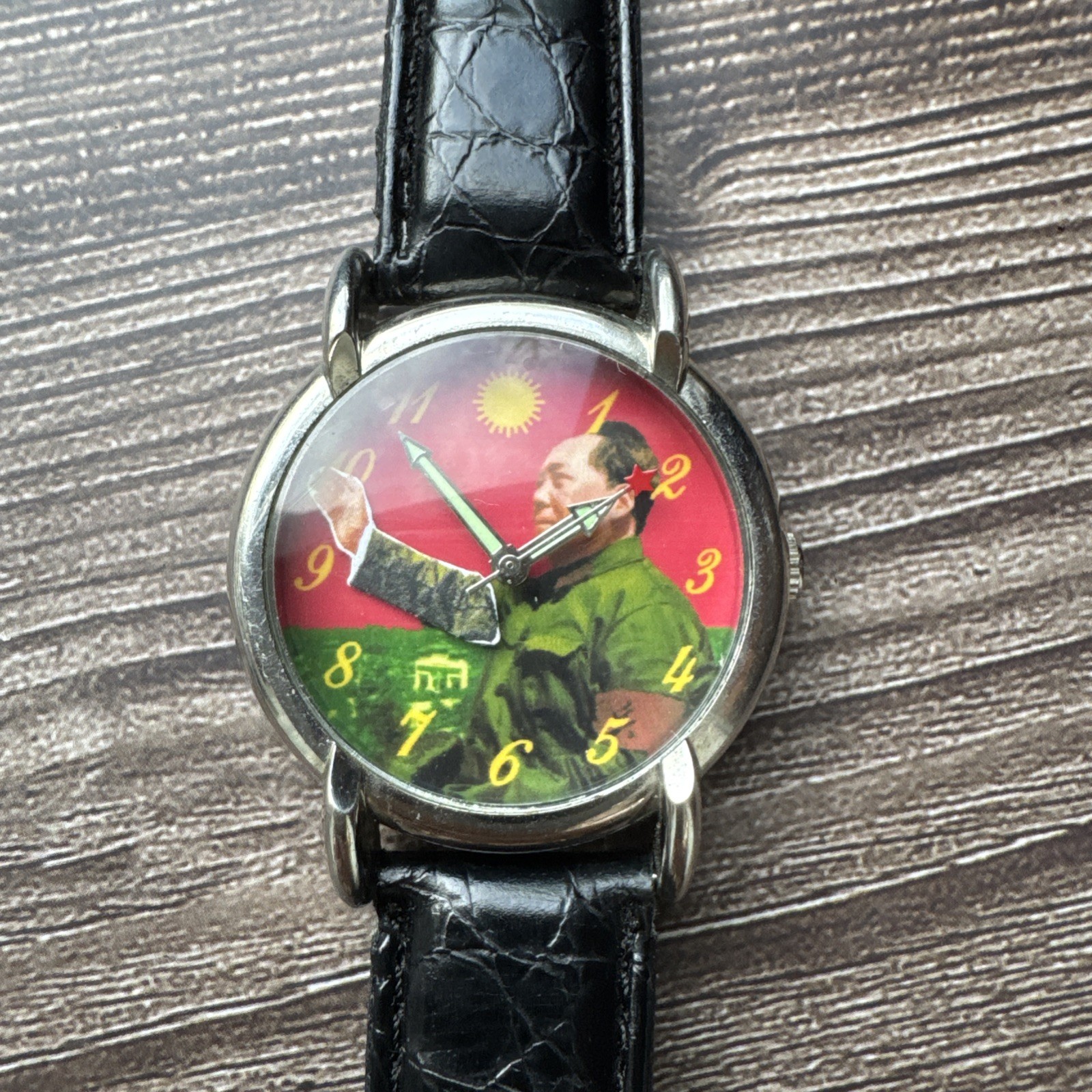 Vintage Rare Mao Zedong Animated Saluting Wristwatch Mechanical Hand Wind