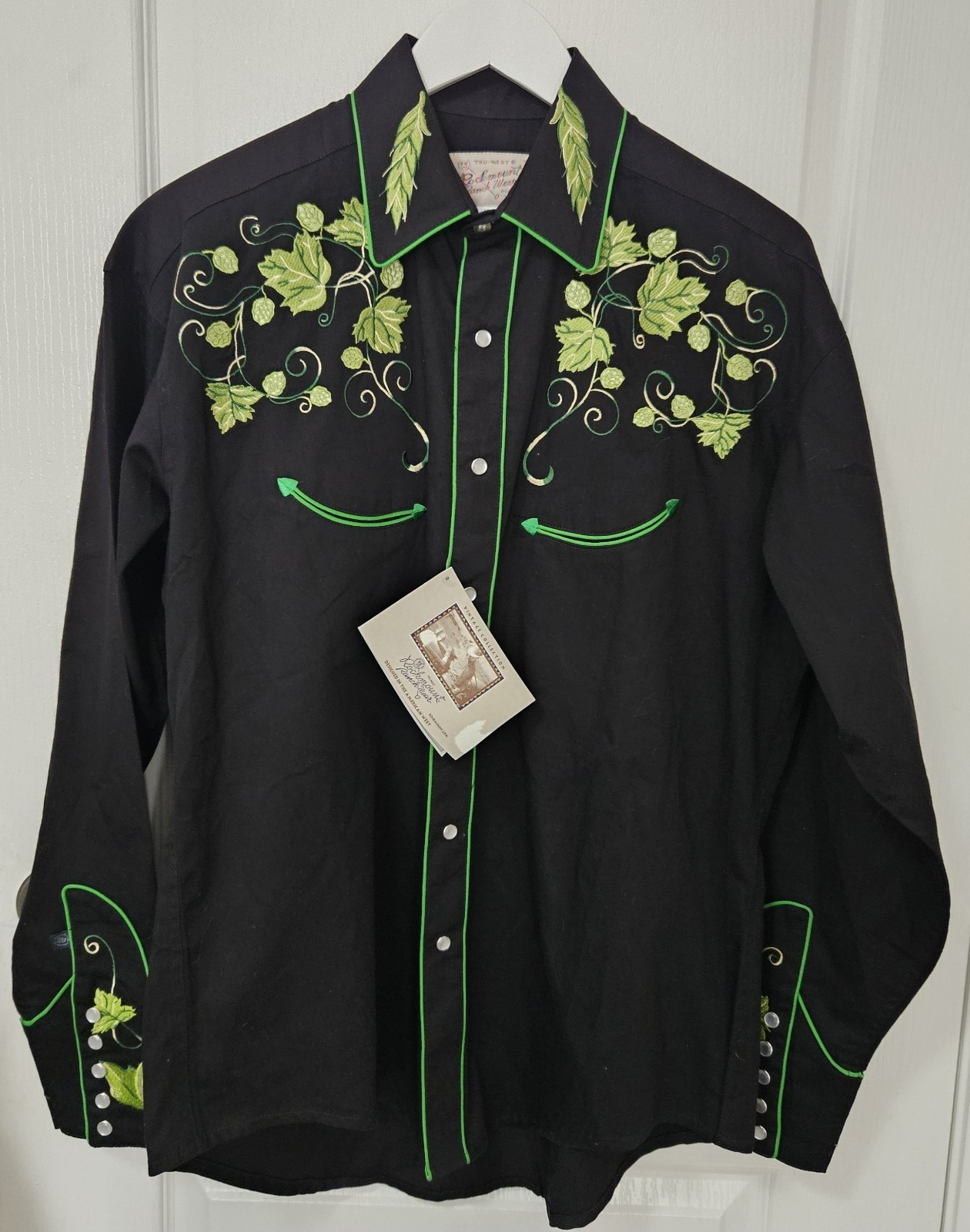 NWT Men’s Rockmount Ranch Wear Black Embroidered Western Pearl Snap Shirt Medium NWT Men’s Rockmount Ranch Wear Black Embroidered Western Pearl Snap Shirt Medium