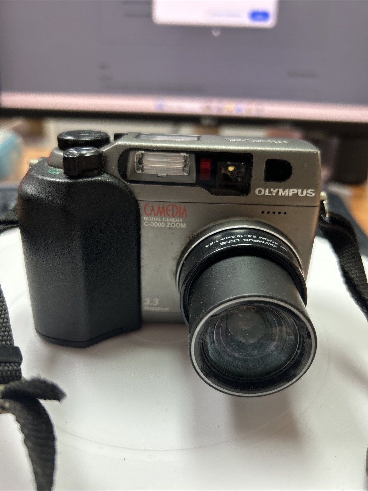 Olympus CAMEDIA C-3000 Zoom 2.1MP Digital Camera - UNTESTED