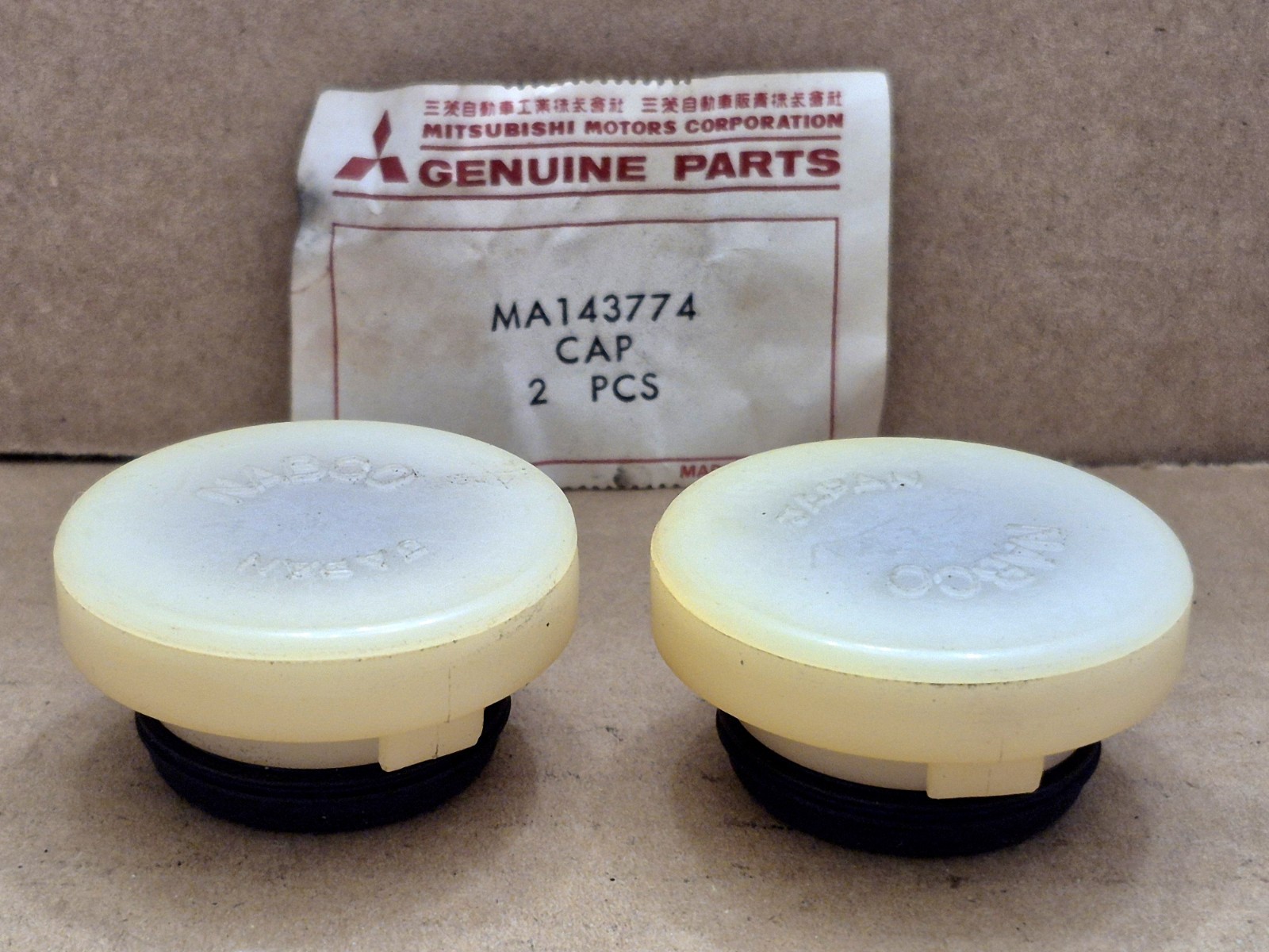2x NOS OEM MITSUBISHI MA143774 Fluid Reservoir Cap Montero Pajero Starion -READ 