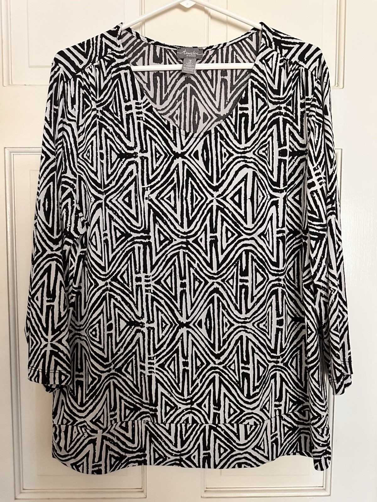 Chico’s Travelers Size 3 Black White Geometric Print Tunic Top 3/4 Sleeve￼