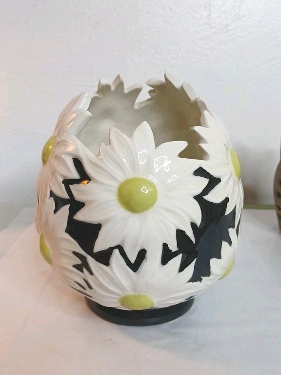 Vintage MCM Lime, White  Mid CENTURY MODERN  Mod Daisy Flower power Egg Planter 