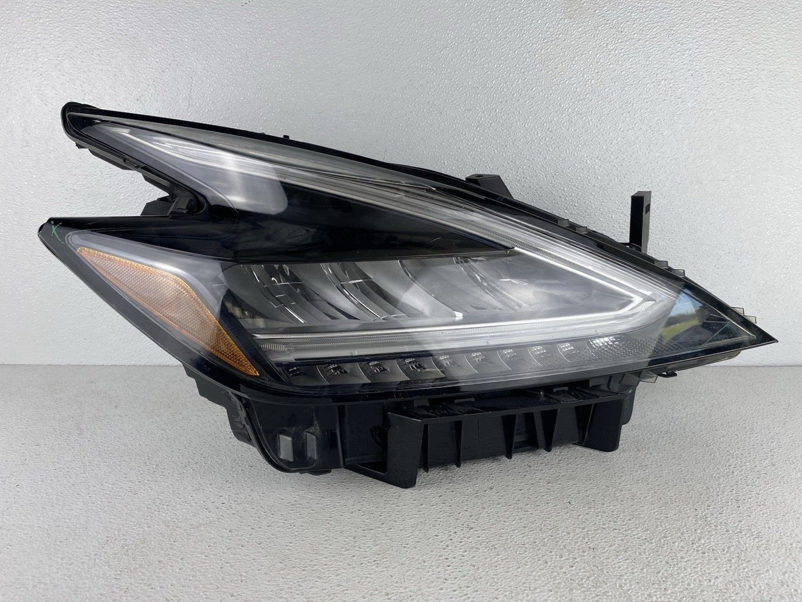 2019-2024 Nissan Murano LED Headlight Right Passenger Side OEM *CHIPPED*