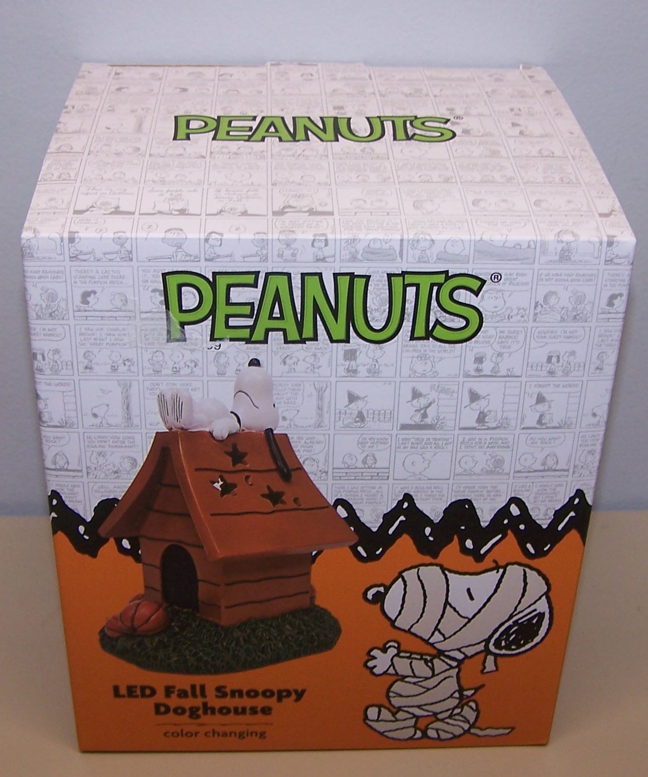 Peanuts Snoopy Halloween LED Light Up Doghouse Pumpkins Decor NEW