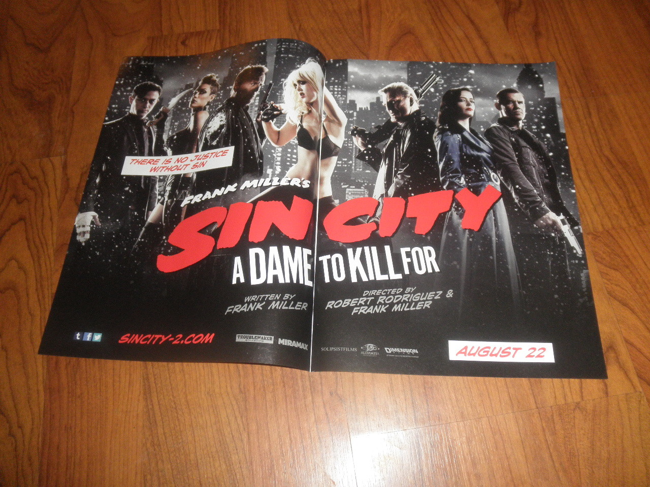 JESSICA ALBA -SIN CITY A DAME TO KILL FOR-Original Two Page Promo AD-2014 JESSICA ALBA -SIN CITY A DAME TO KILL FOR-Original Two Page Promo AD-2014