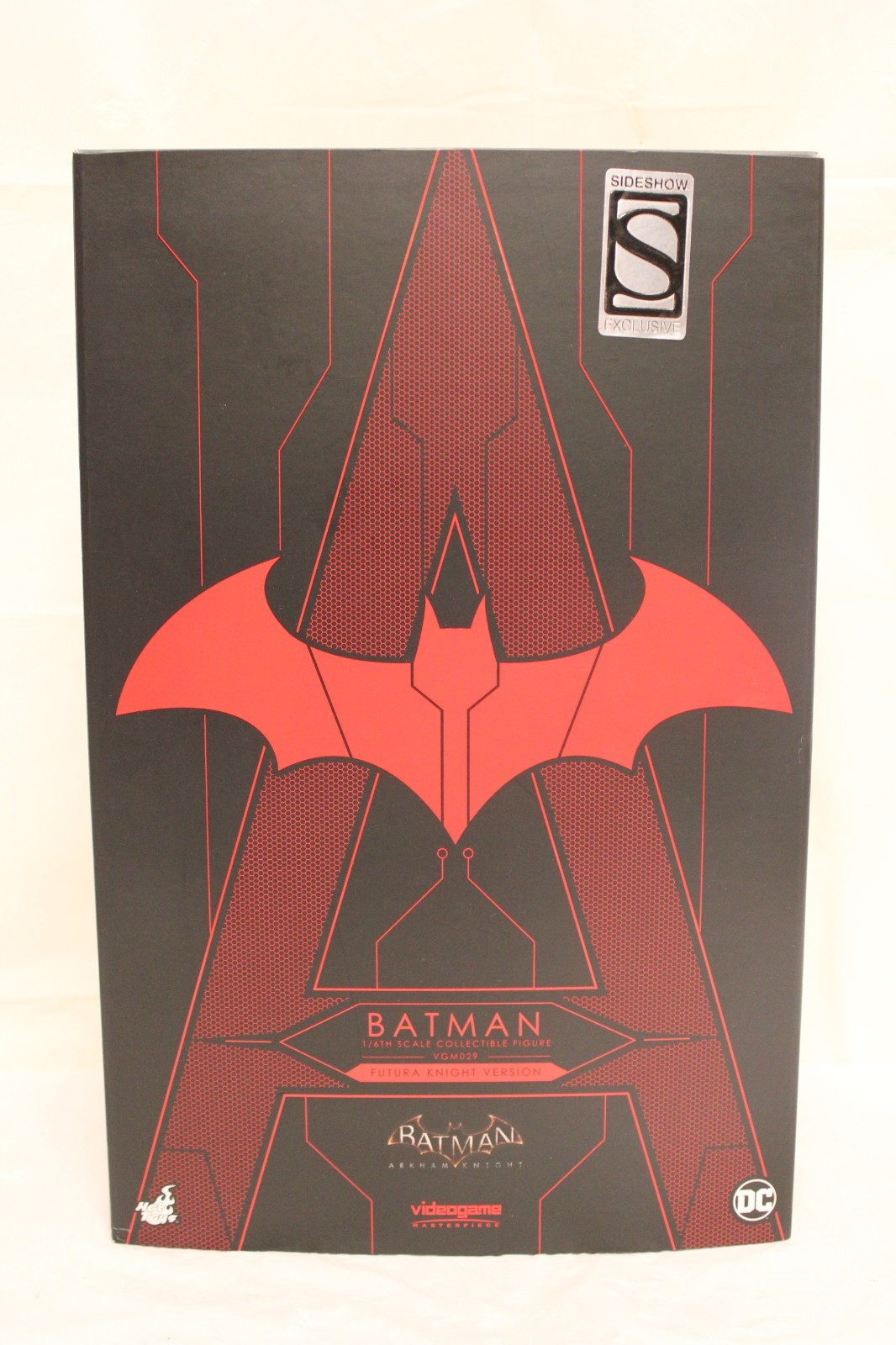 Hot Toys Sideshow VGM29 Arkham Knight Batman Futura Knight New Sealed DD4 Hot Toys Sideshow VGM29 Arkham Knight Batman Futura Knight New Sealed DD4