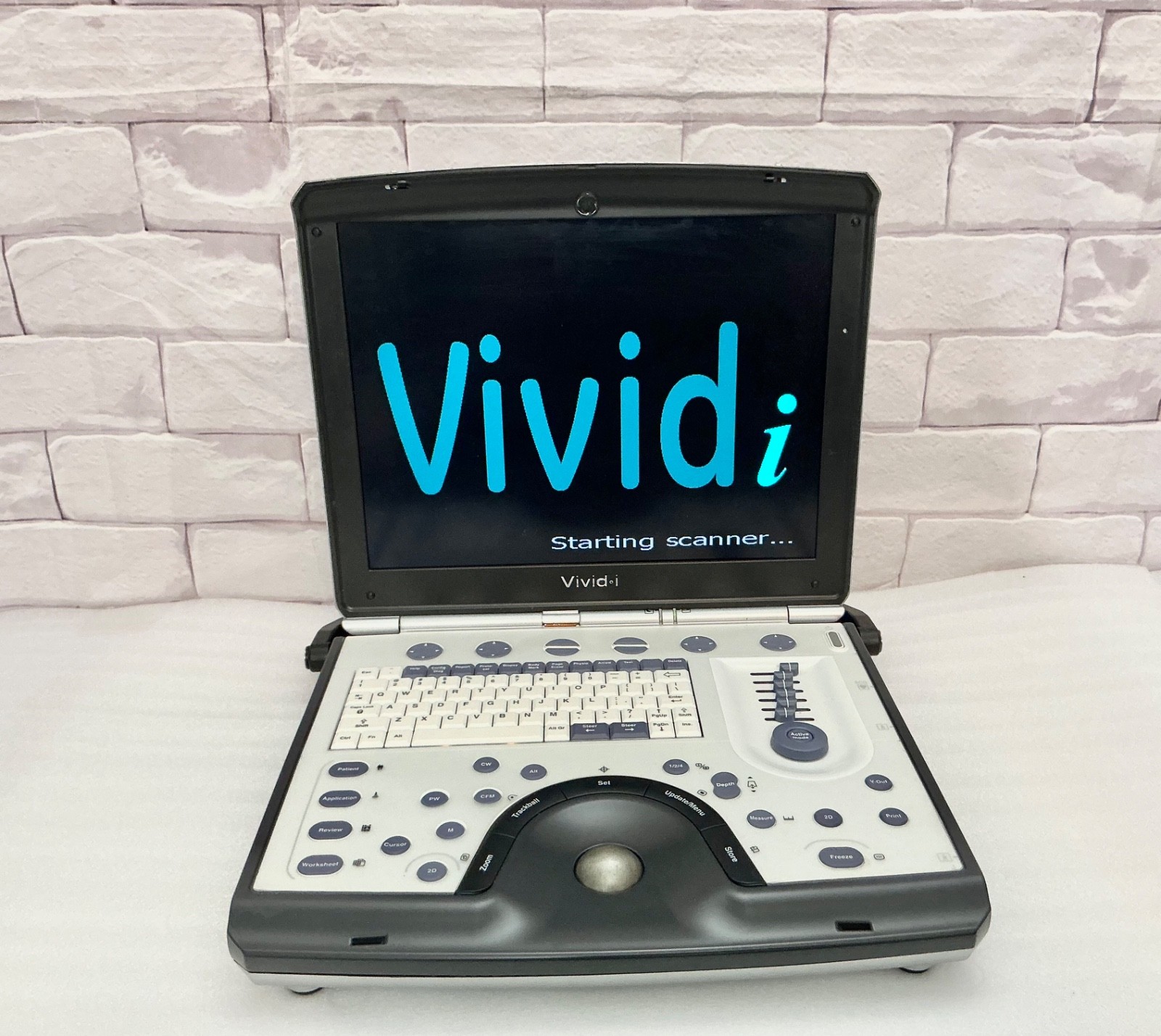 GE Ultrasound Vivid i pediatríc 10S-RS Cardiac & 8C-RS Probe . All Options