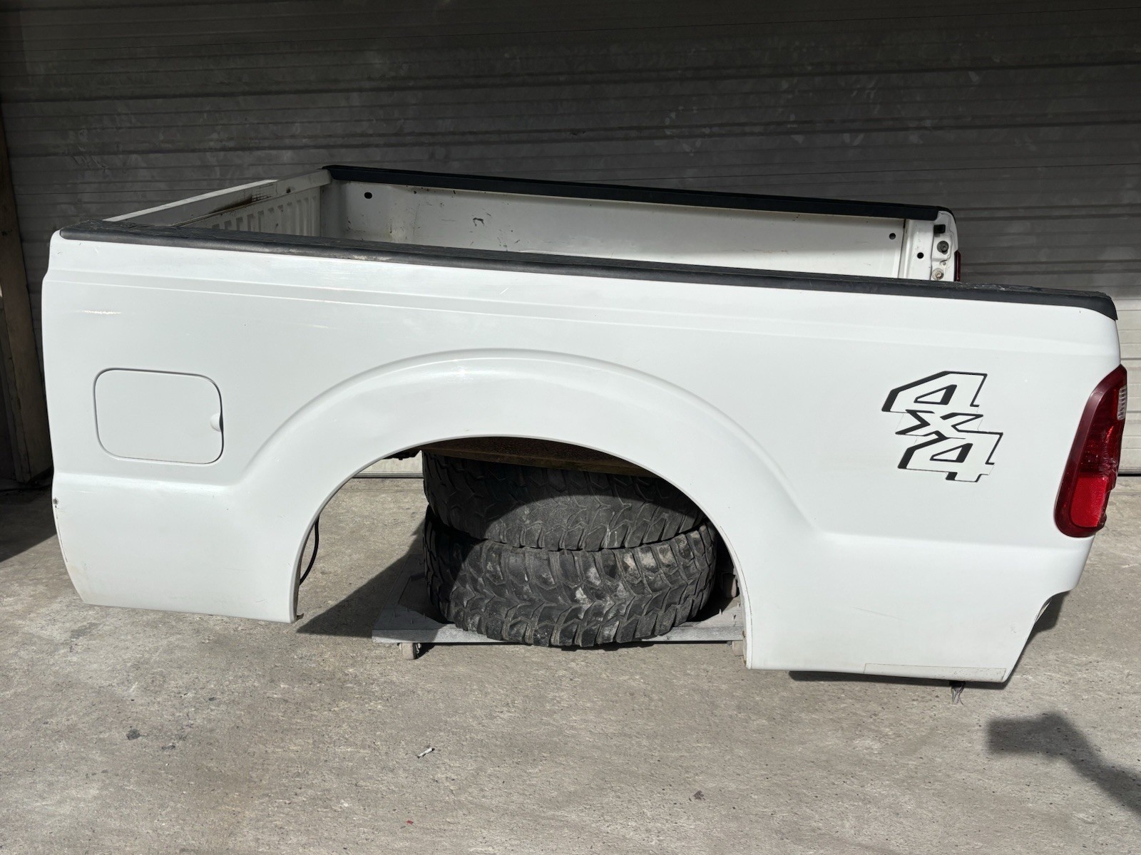 11-16 Ford Superduty F-250 F-350 Short Truck Bed 6.9’ Oxford White 11-16 Ford Superduty F-250 F-350 Short Truck Bed 6.9’ Oxford White