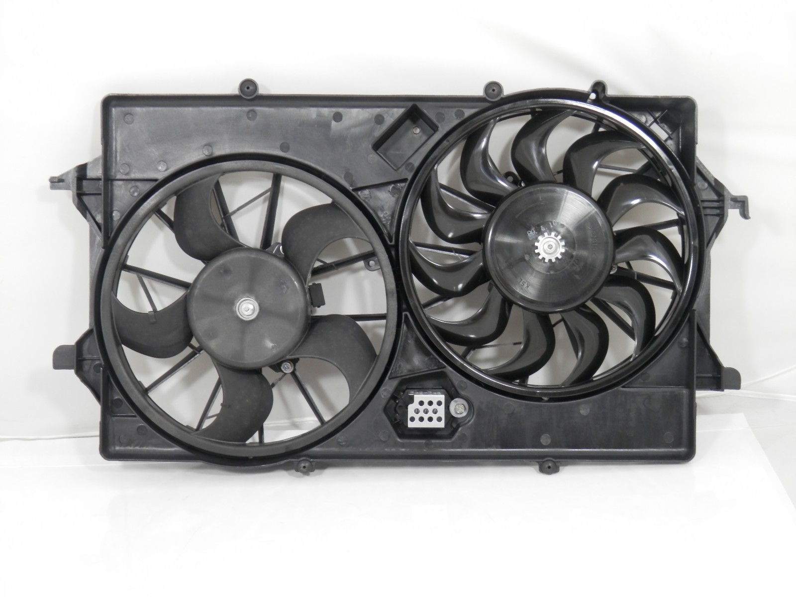 Genuine Valeo Dual Radiator Fan Assembly 2005-2007 Ford Focus 6S4Z8C607AA