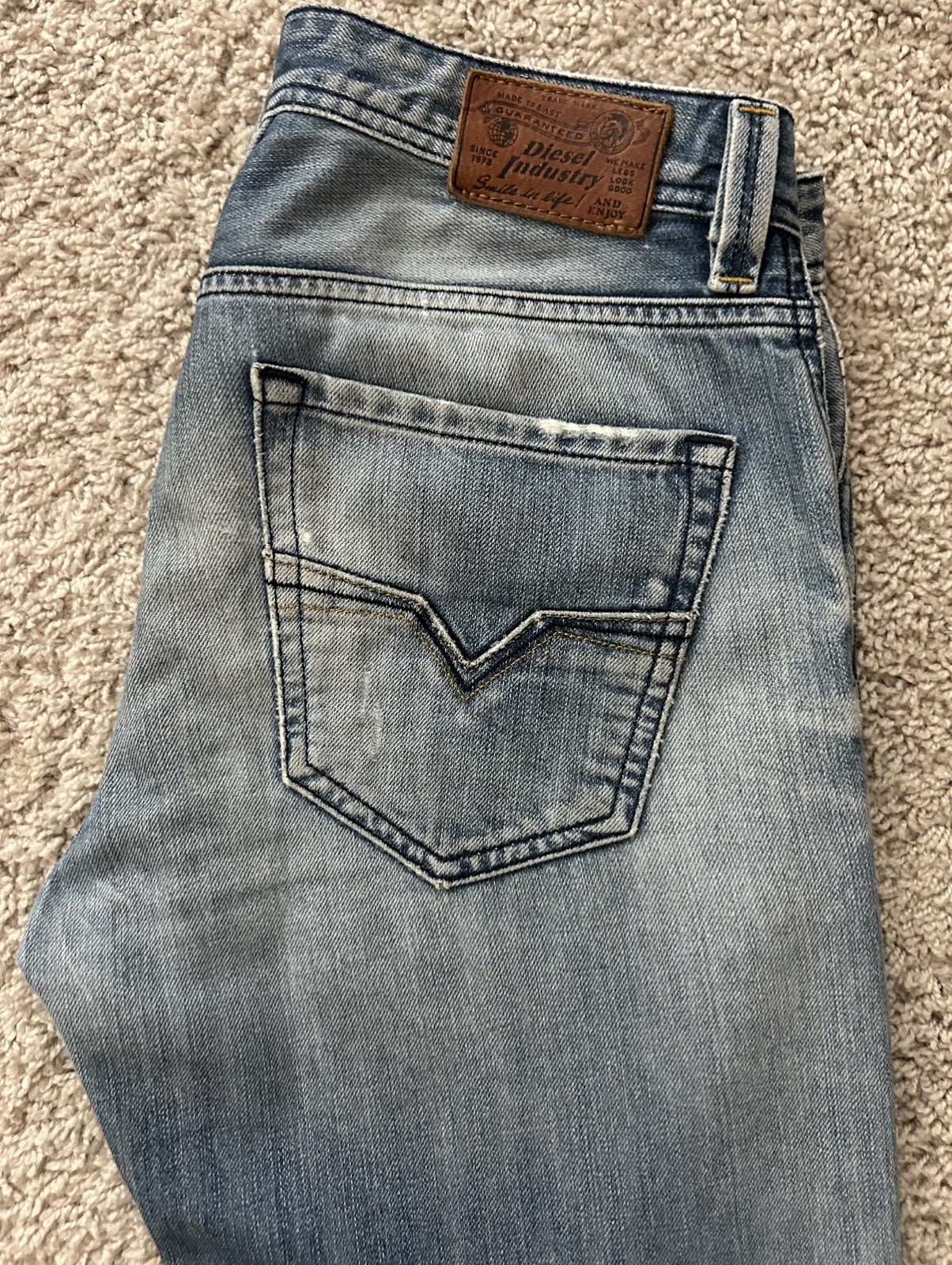 Men’s Diesel Larkee Jeans Sz. 30x32 Men’s Diesel Larkee Jeans Sz. 30x32