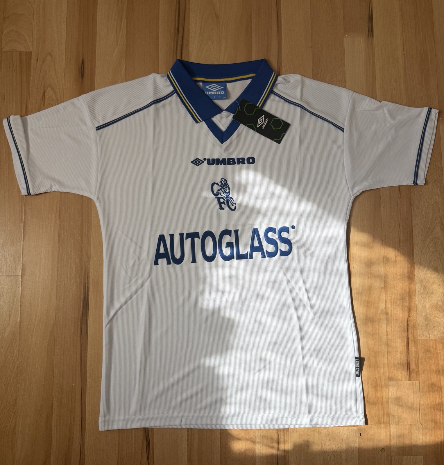 Chelsea Away Shirt 1998. Small. Umbro. White Adults Football Top Only.