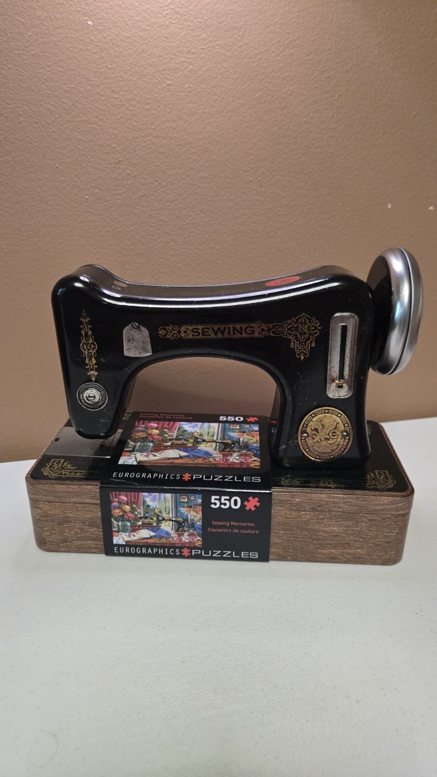 Eurographics Sewing Memories 550 Pc Puzzle Vintage Sewing Machine Tin NEW
