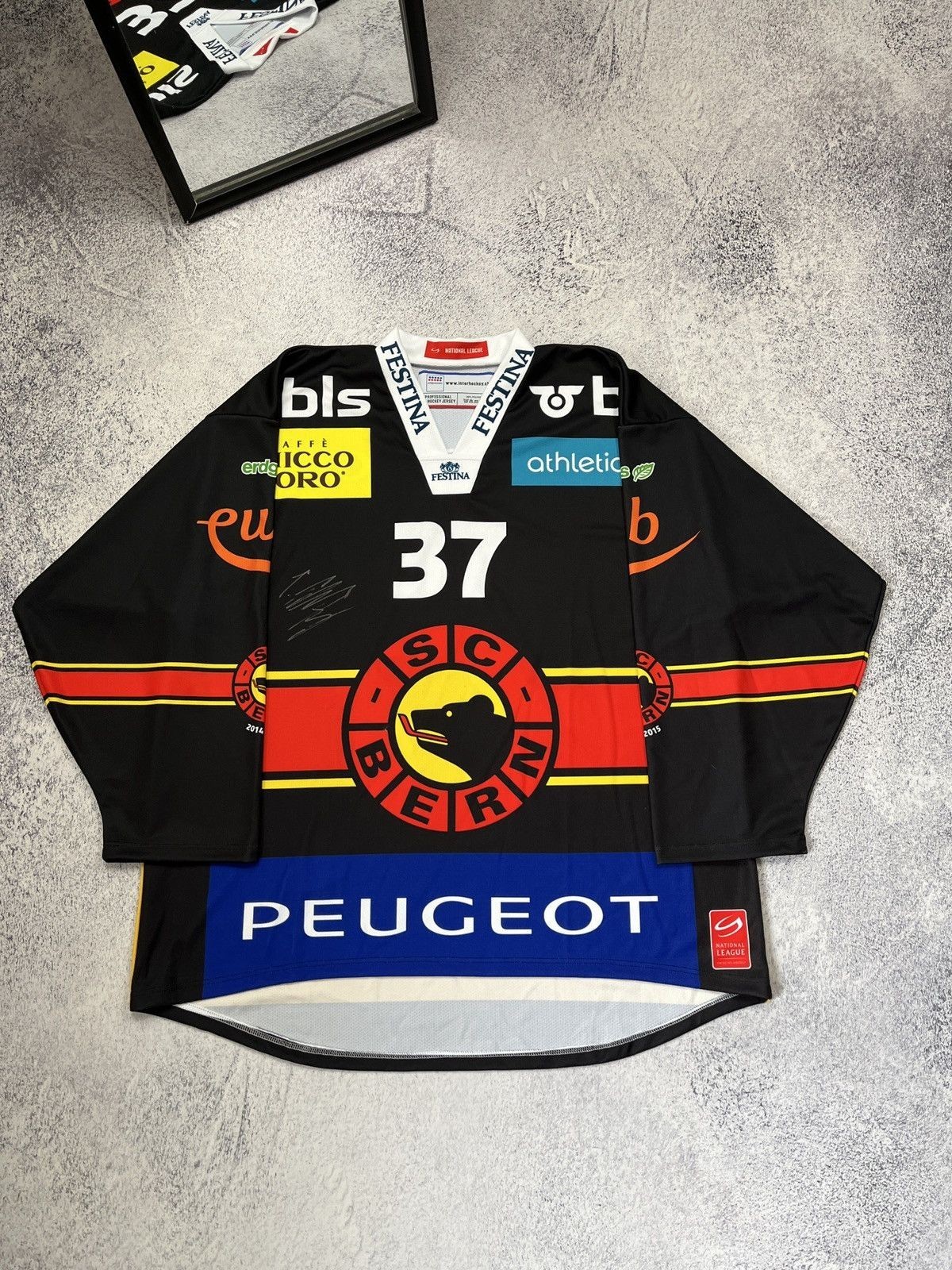 SC Bern 2014/15 Ice Hockey Jersey NHL CCM Schmutz #37 Signed Very Rare Size XXXL