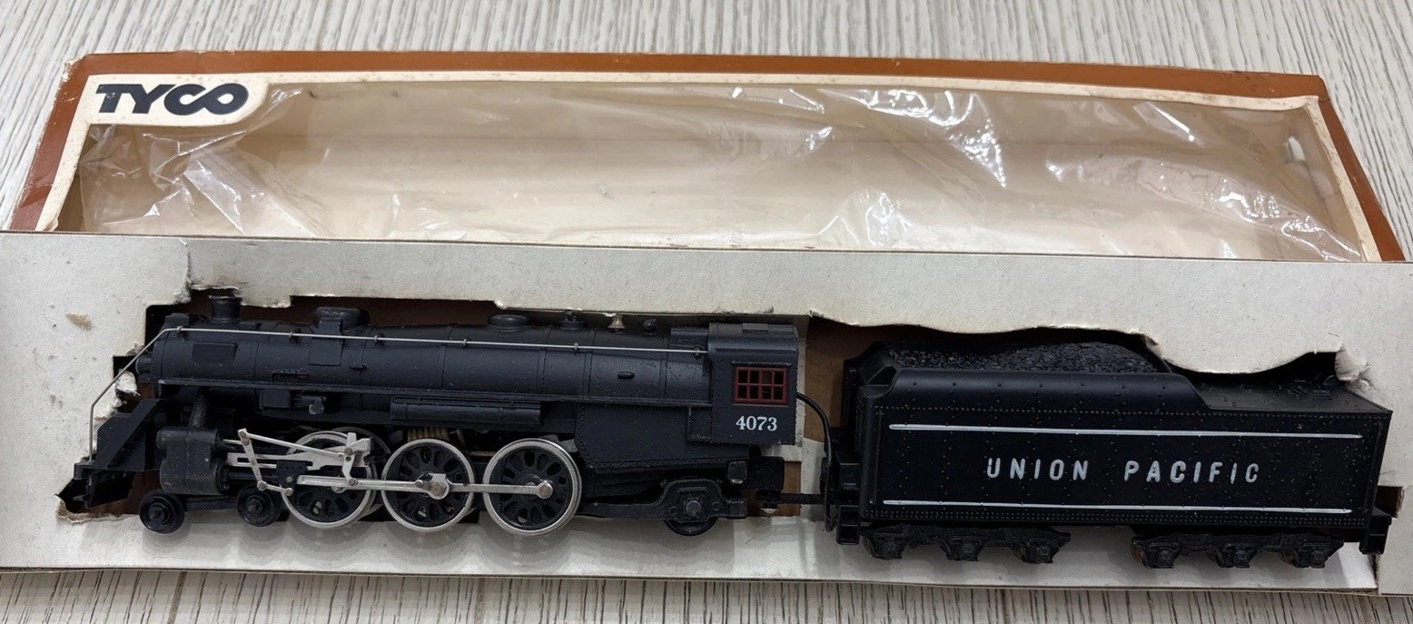 Vintage Tyco HO Scale Locomotive w/ Headlight Union Pacific 4073 “Lighted” 212D