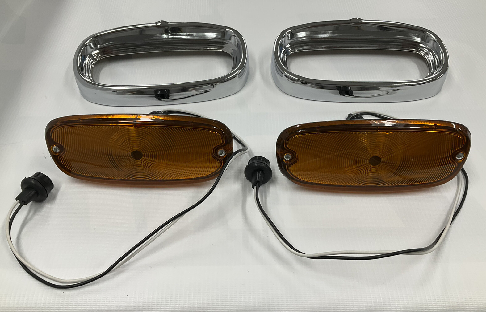 1958 59 Chevrolet Pickup Parking Lamp Assemblies W/parking Lamp Bezels Kit Amber