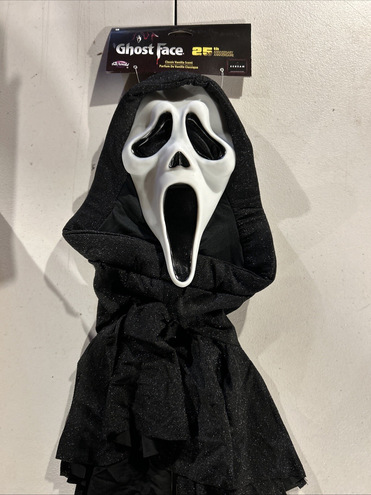 Scream Ghostface 25th Anniversary Fun World Collectors Edition Mask Scream Ghostface 25th Anniversary Fun World Collectors Edition Mask