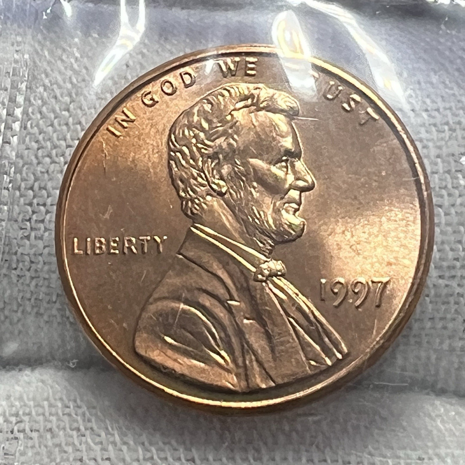 1997-P&D Lincoln Memorial Cents BU in Mint Cello receive 2 coins pictured #3138