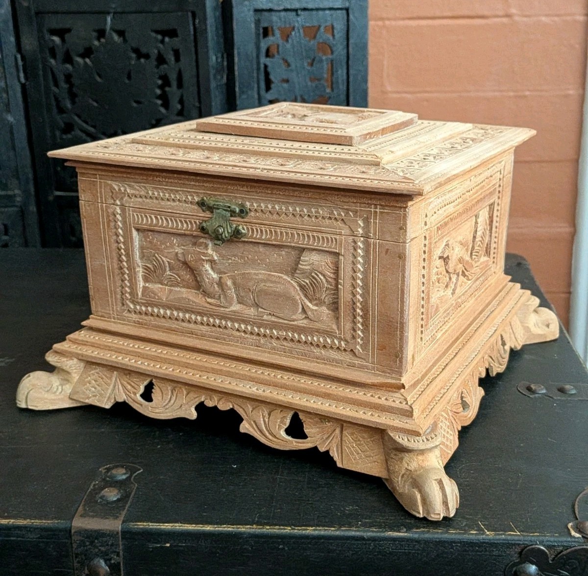 Vtg Hand Carved MYSORE SANDALWOOD BOX Chandan Sandal Santal Bombay Bird Deer Art Vtg Hand Carved MYSORE SANDALWOOD BOX Chandan Sandal Santal Bombay Bird Deer Art